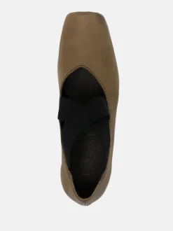 Heels><noscript><img width=