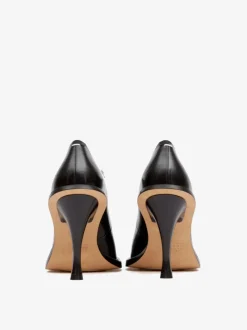 Heels><noscript><img width=