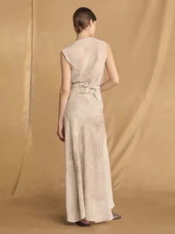 Skirts><noscript><img width=