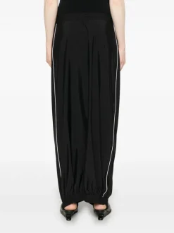 Skirts><noscript><img width=
