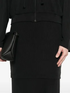 Skirts><noscript><img width=