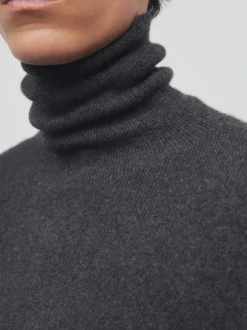 Knitwear><noscript><img width=