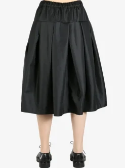 Skirts><noscript><img width=