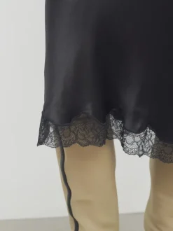 Skirts><noscript><img width=