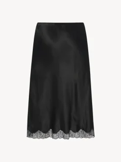 Skirts><noscript><img width=