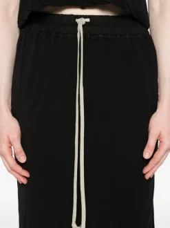 Skirts><noscript><img width=