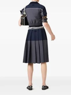 Skirts><noscript><img width=
