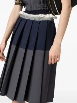 Skirts><noscript><img width=