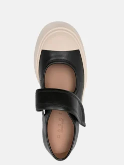 Sneakers><noscript><img width=