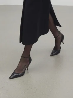 Heels><noscript><img width=