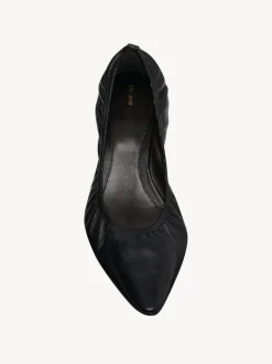 Heels><noscript><img width=