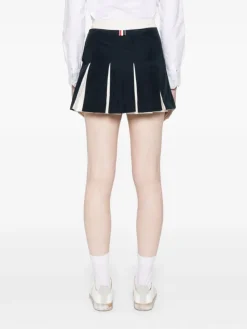 Skirts><noscript><img width=
