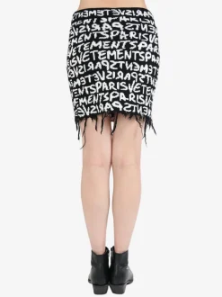 Skirts><noscript><img width=
