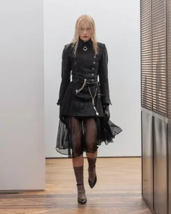 Skirts><noscript><img width=