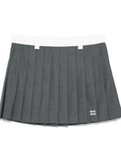 Skirts><noscript><img width=