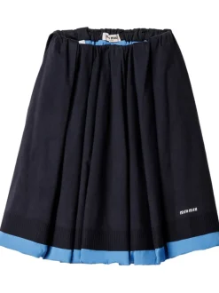 Skirts><noscript><img width=
