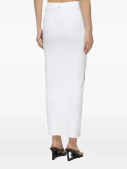 Skirts><noscript><img width=