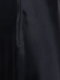 Skirts><noscript><img width=