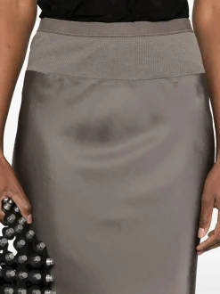 Skirts><noscript><img width=
