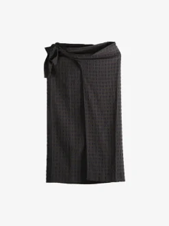 Skirts><noscript><img width=