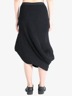 Skirts><noscript><img width=