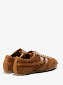 Sneakers><noscript><img width=