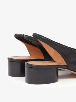 Heels><noscript><img width=
