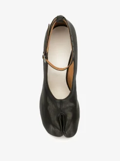 Heels><noscript><img width=