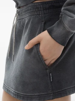 Skirts><noscript><img width=