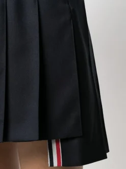 Skirts><noscript><img width=