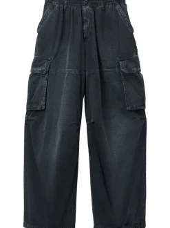Pants><noscript><img width=