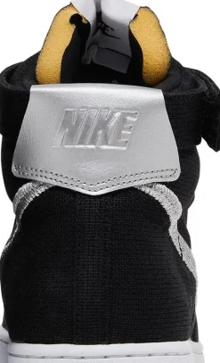 Sneakers><noscript><img data-lazyloaded=