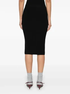 Skirts><noscript><img width=