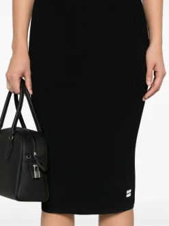 Skirts><noscript><img width=