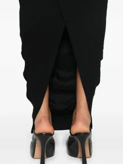 Skirts><noscript><img width=